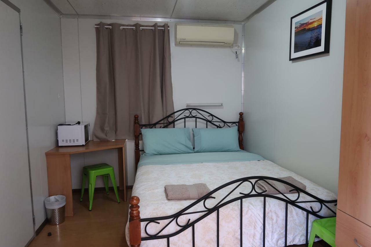 דרבי Mud Crab Motel מראה חיצוני תמונה